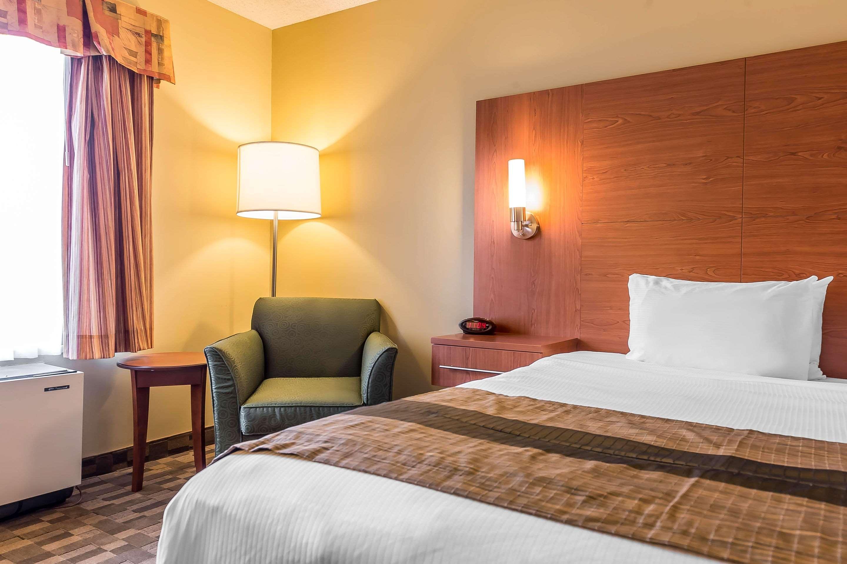 Quality Inn & Suites Hawkesbury Εξωτερικό φωτογραφία