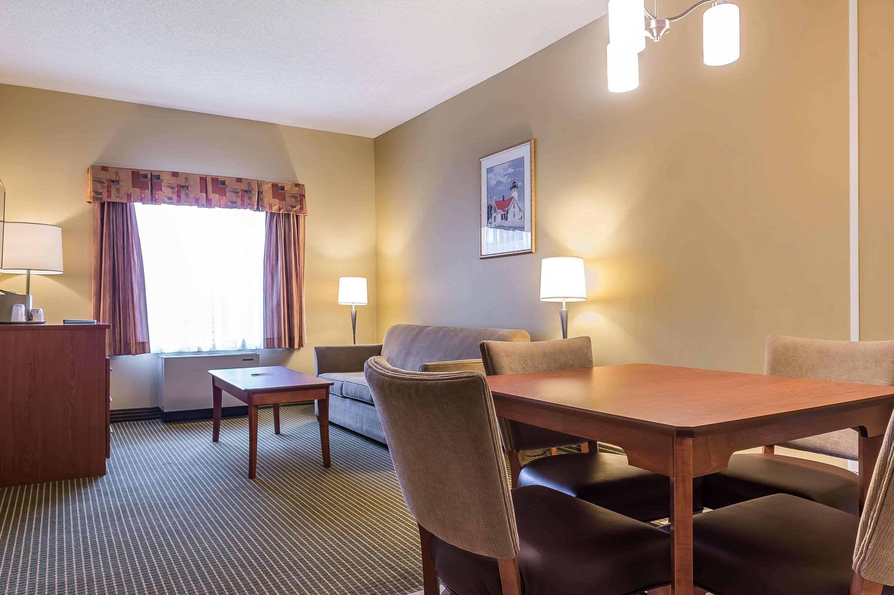 Quality Inn & Suites Hawkesbury Εξωτερικό φωτογραφία