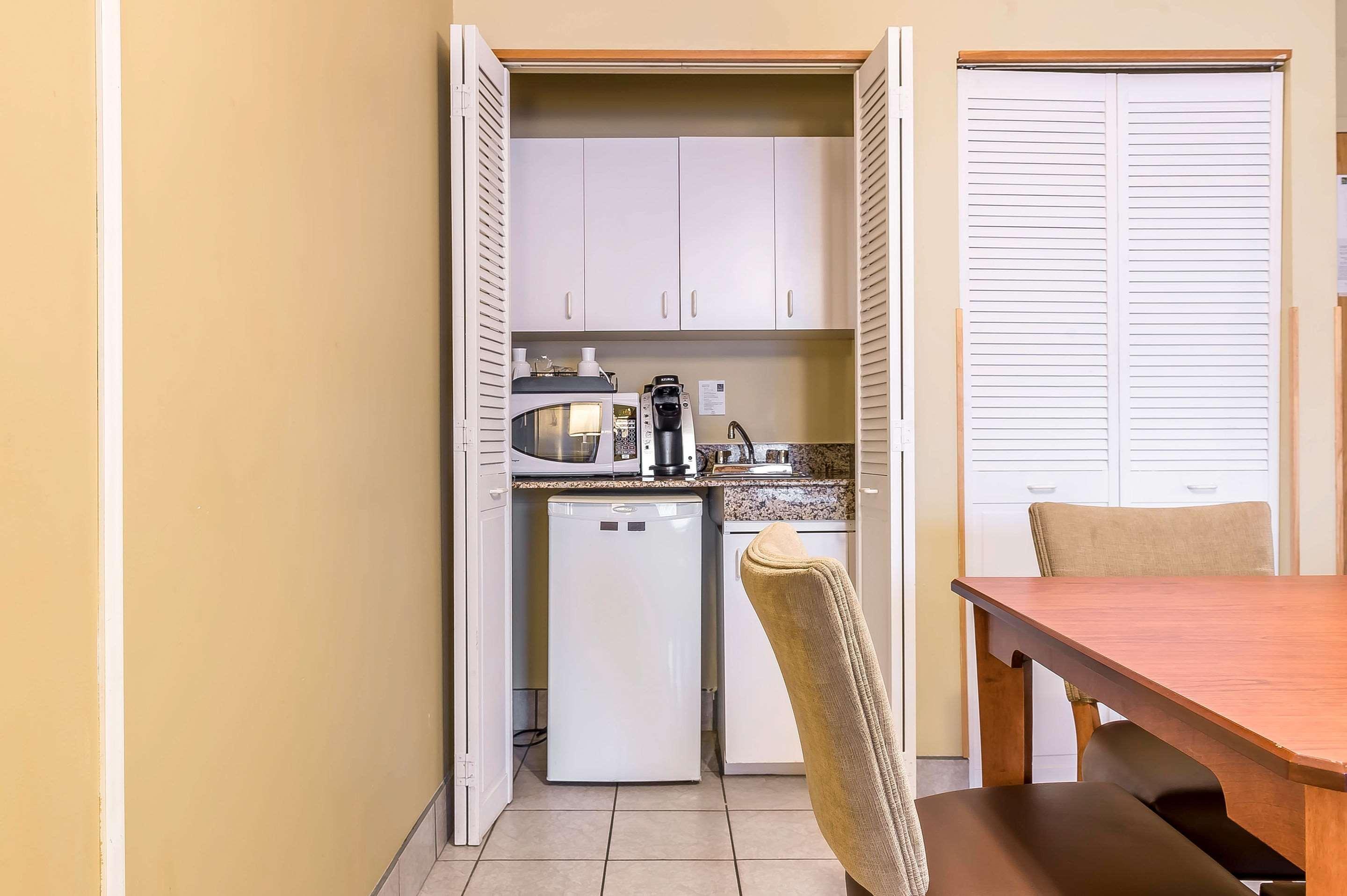 Quality Inn & Suites Hawkesbury Εξωτερικό φωτογραφία