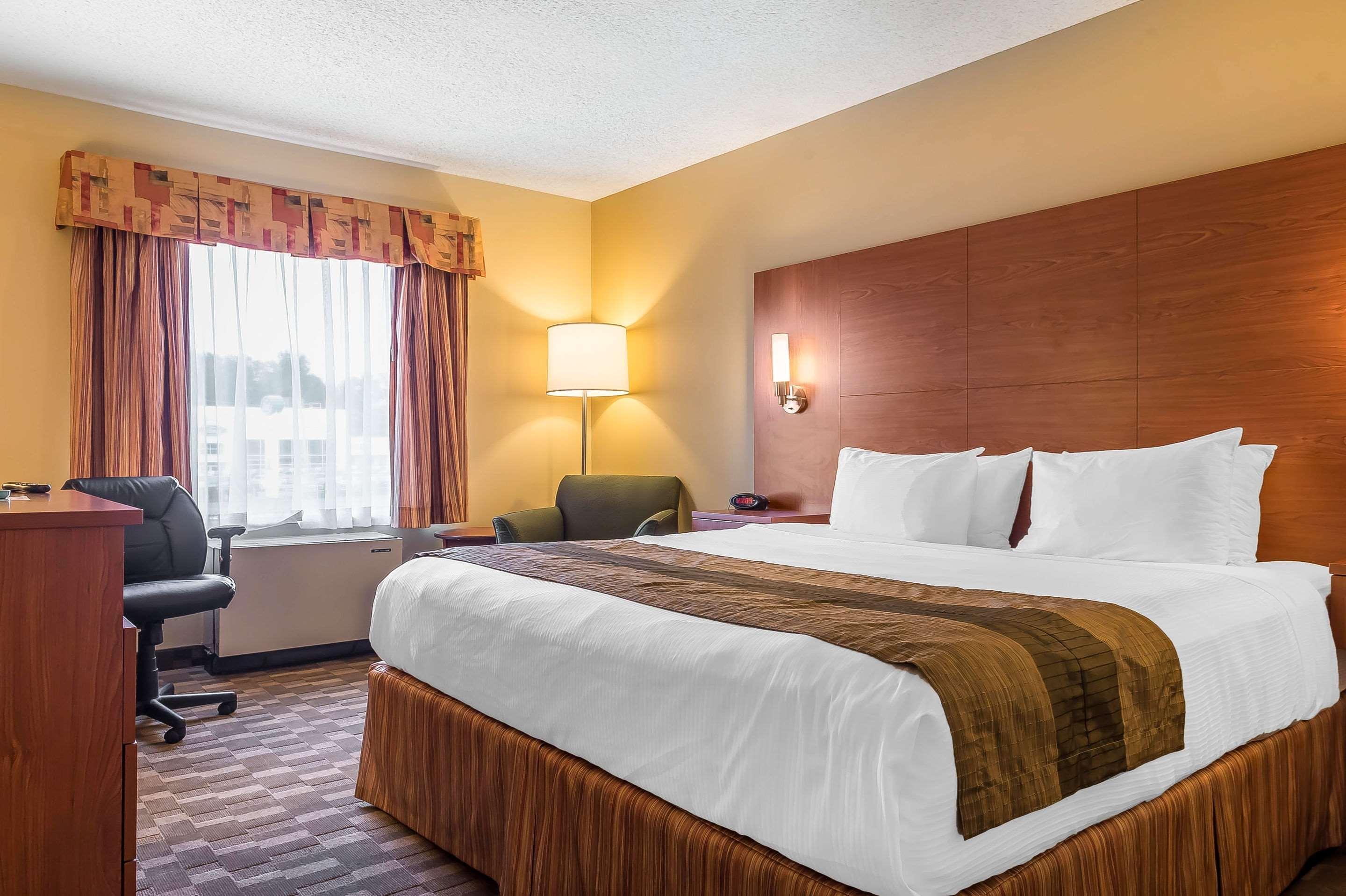 Quality Inn & Suites Hawkesbury Εξωτερικό φωτογραφία