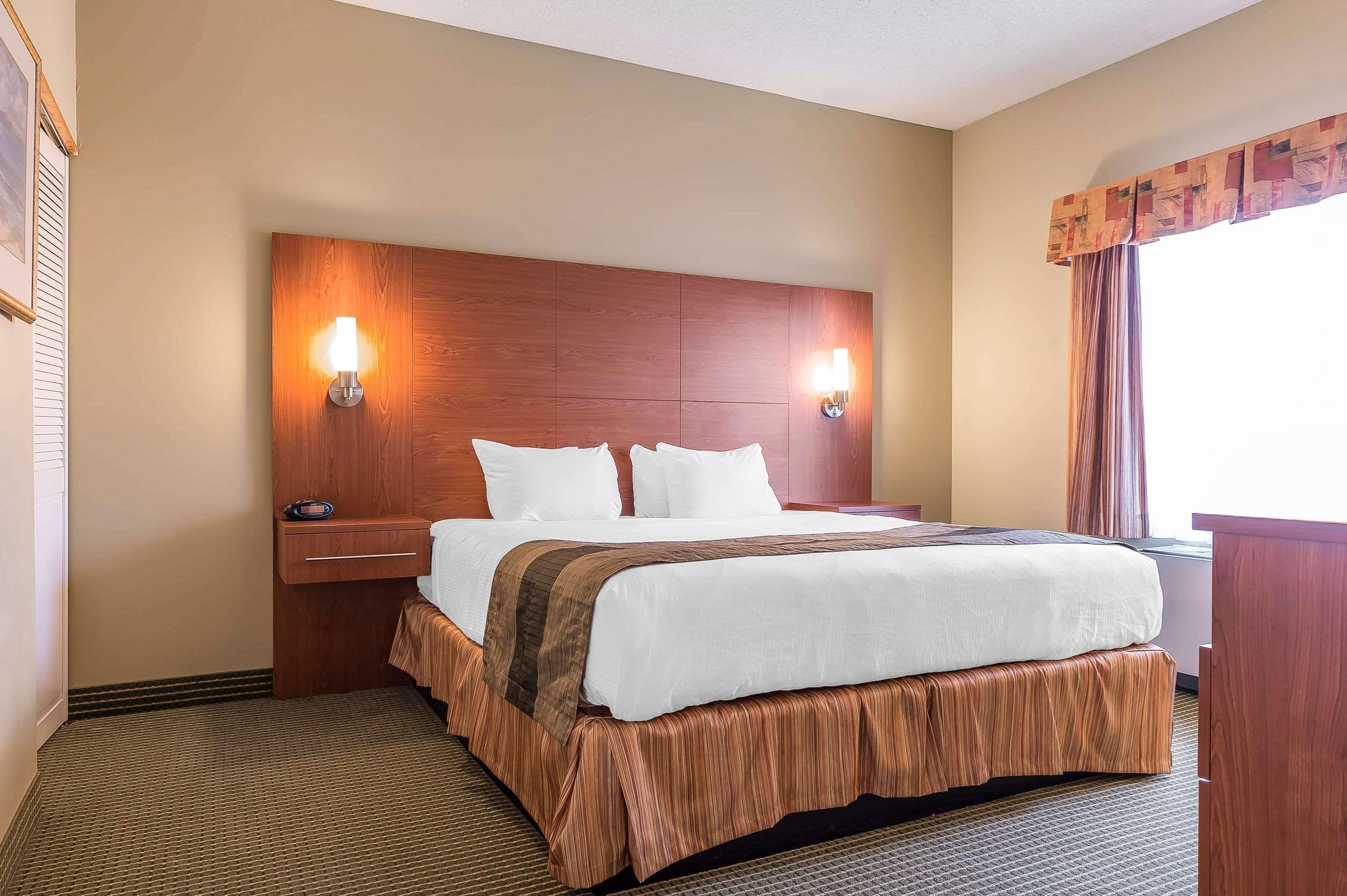 Quality Inn & Suites Hawkesbury Εξωτερικό φωτογραφία