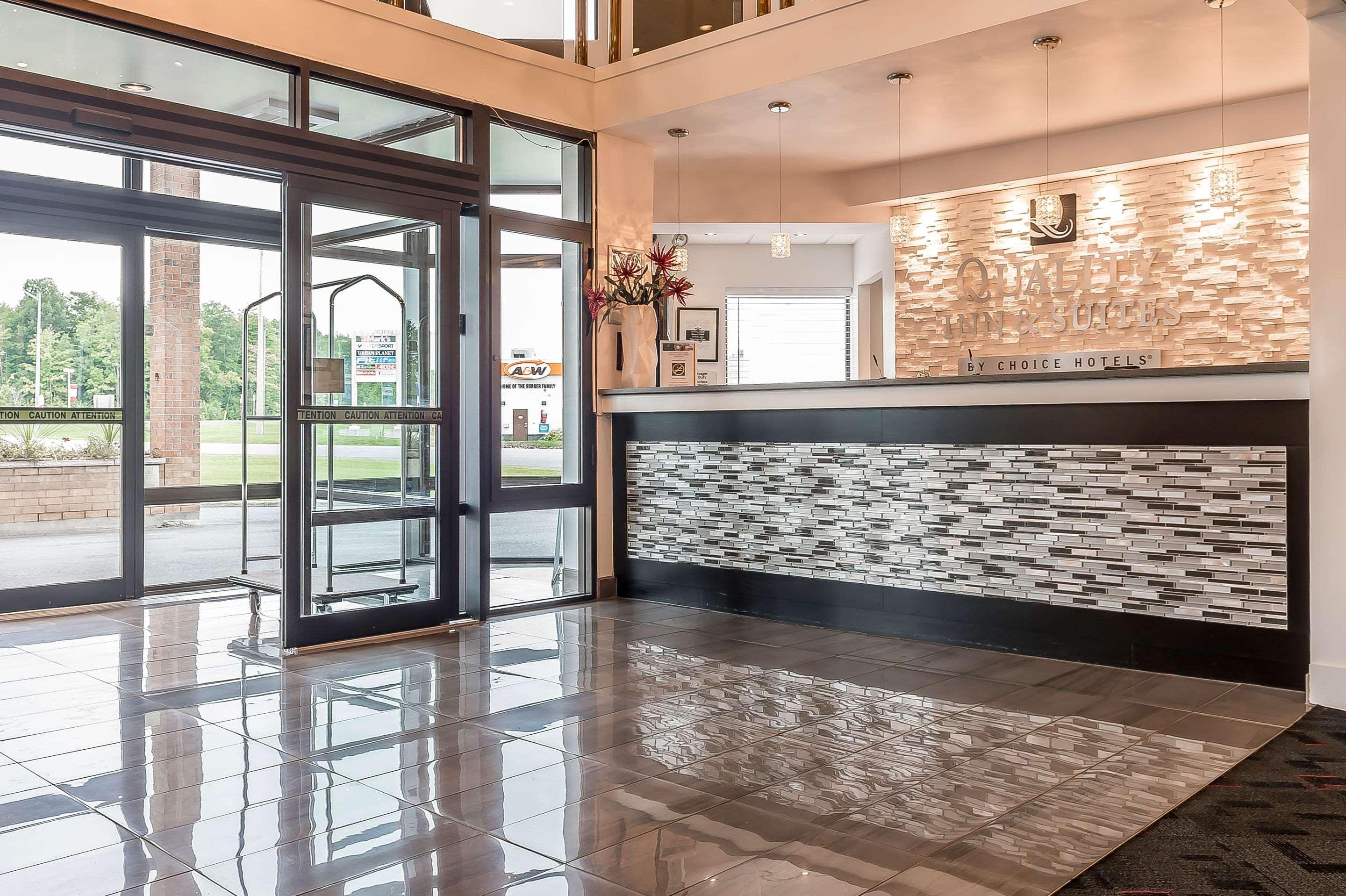 Quality Inn & Suites Hawkesbury Εξωτερικό φωτογραφία
