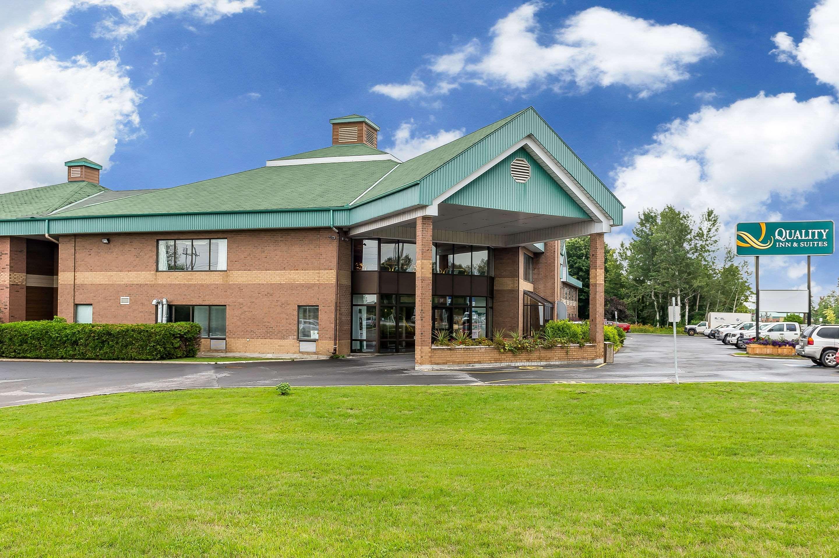 Quality Inn & Suites Hawkesbury Εξωτερικό φωτογραφία