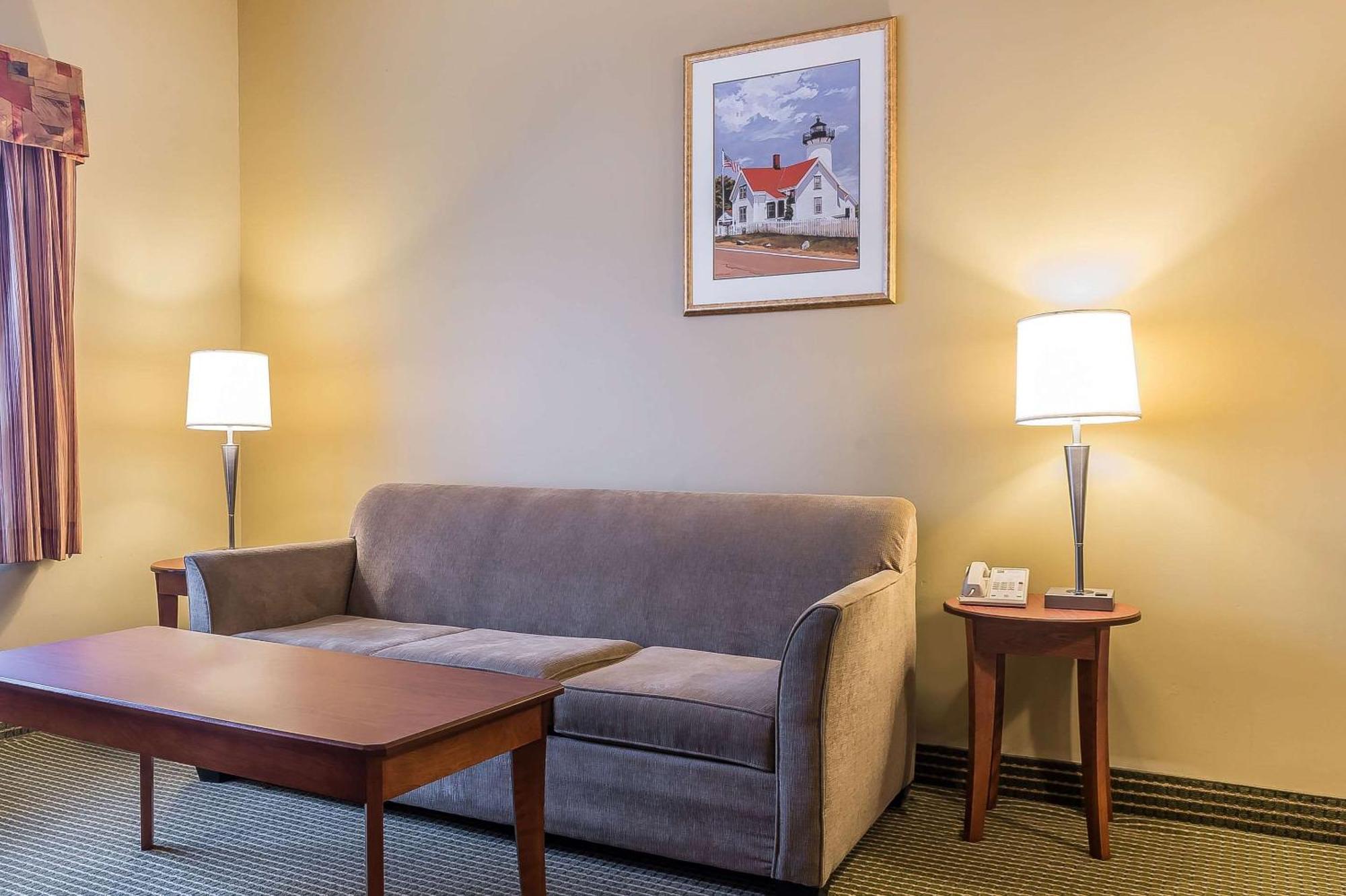 Quality Inn & Suites Hawkesbury Εξωτερικό φωτογραφία