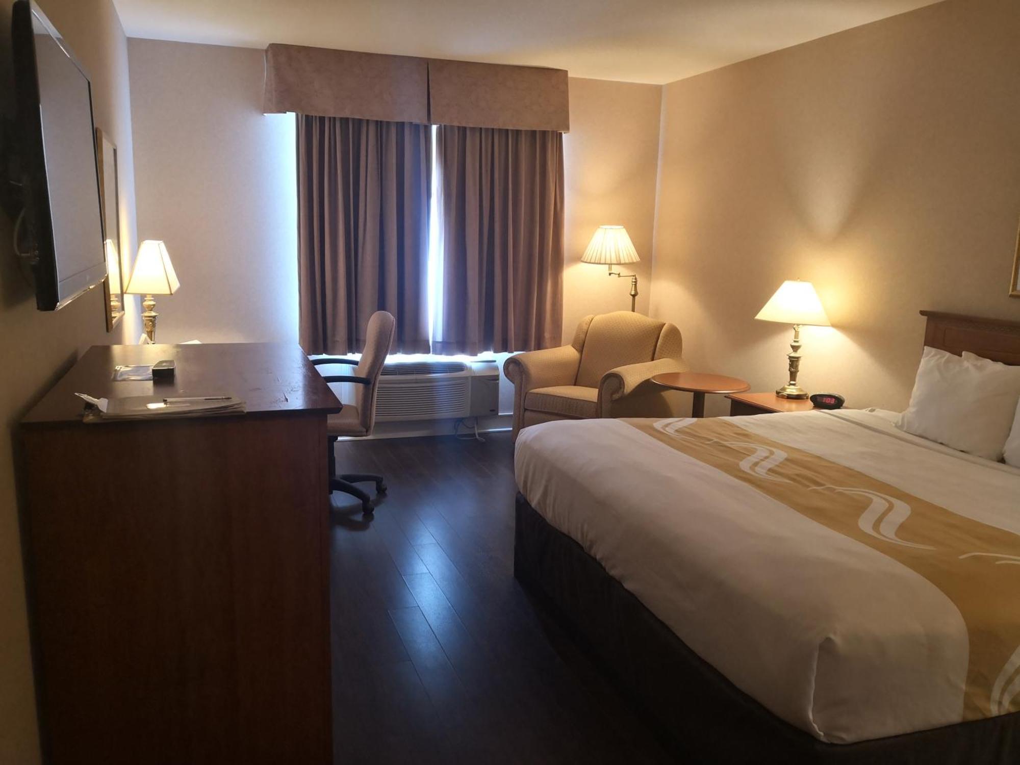 Quality Inn & Suites Hawkesbury Εξωτερικό φωτογραφία