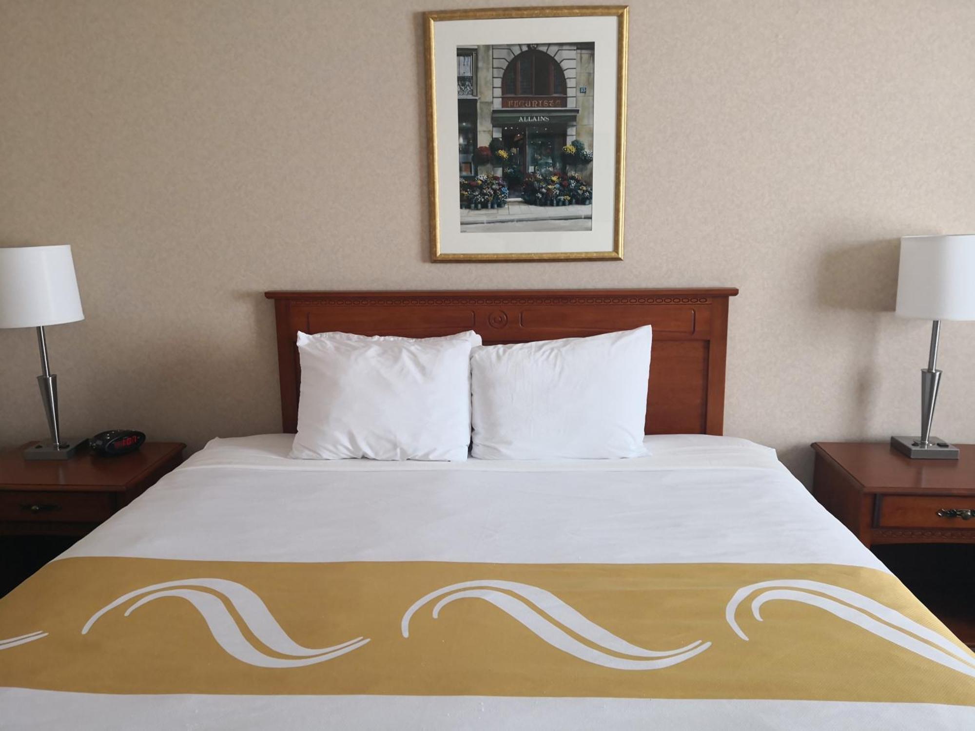 Quality Inn & Suites Hawkesbury Εξωτερικό φωτογραφία