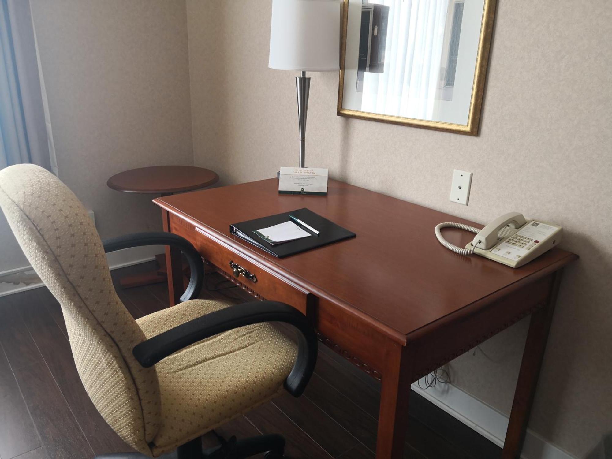 Quality Inn & Suites Hawkesbury Εξωτερικό φωτογραφία