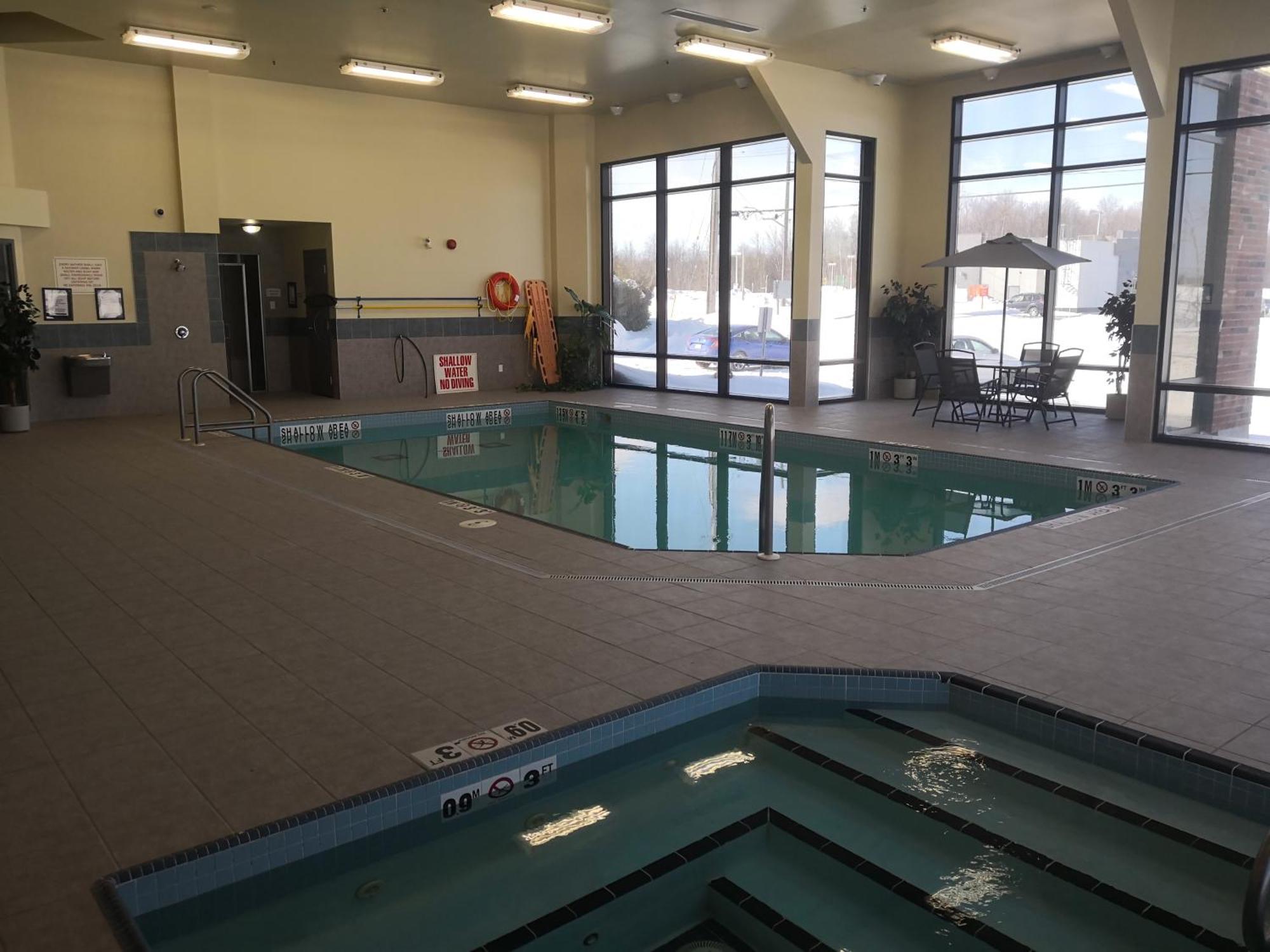 Quality Inn & Suites Hawkesbury Εξωτερικό φωτογραφία