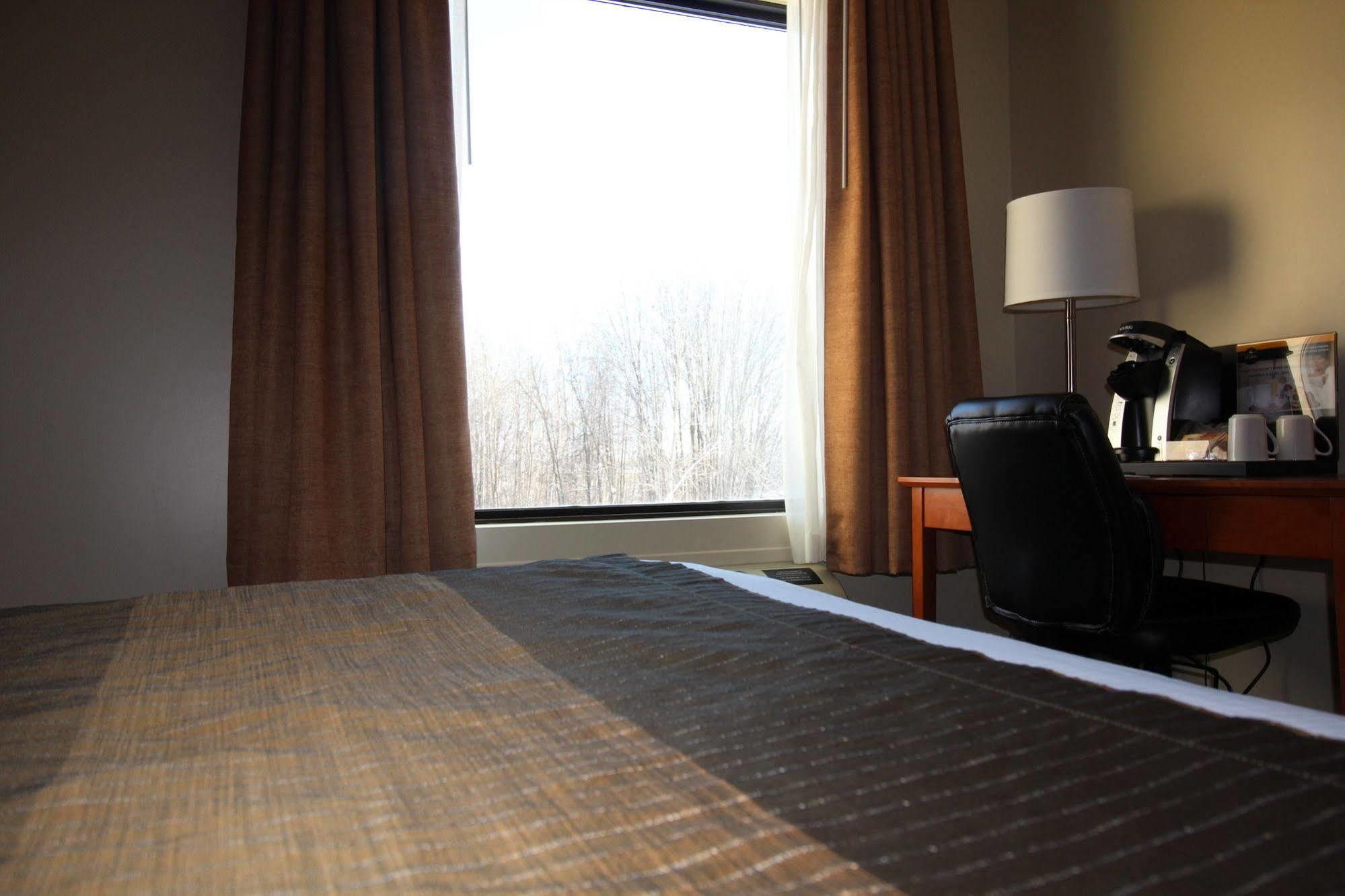 Quality Inn & Suites Hawkesbury Εξωτερικό φωτογραφία